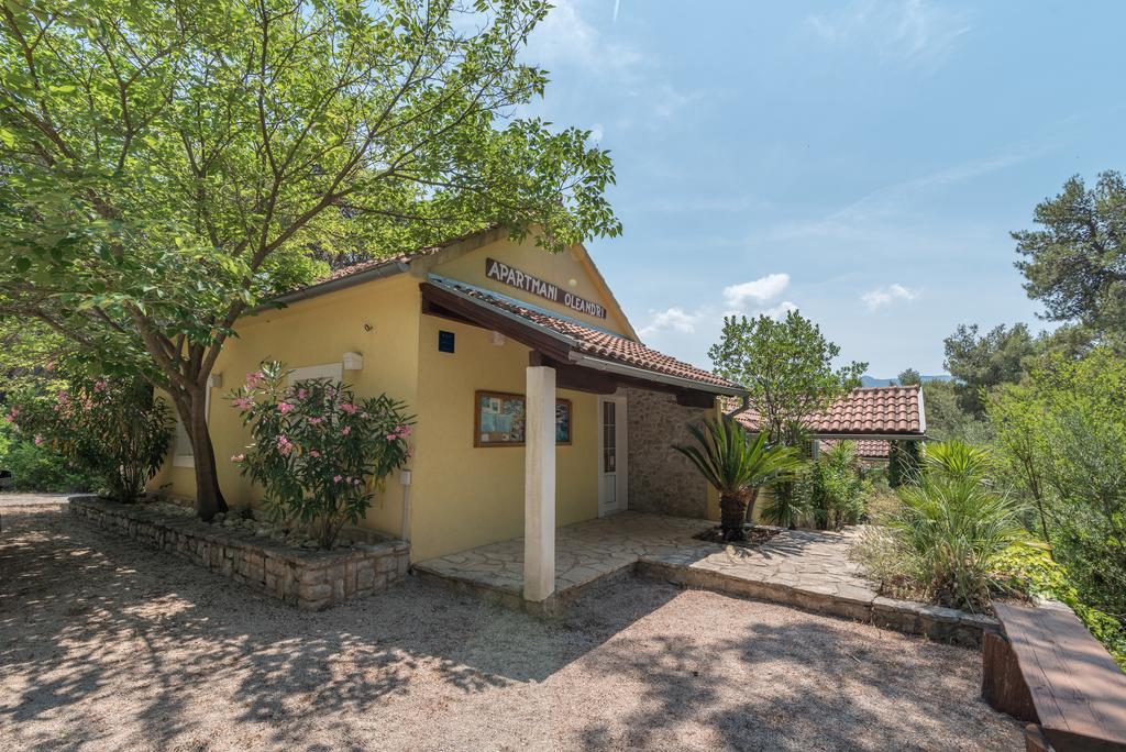 Villas Oleandri Vrboska Esterno foto